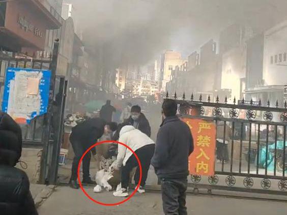 情人透露更多内情多家商户损失超数百万九游会J9入口郑州鞋城大火后续！知(图9)