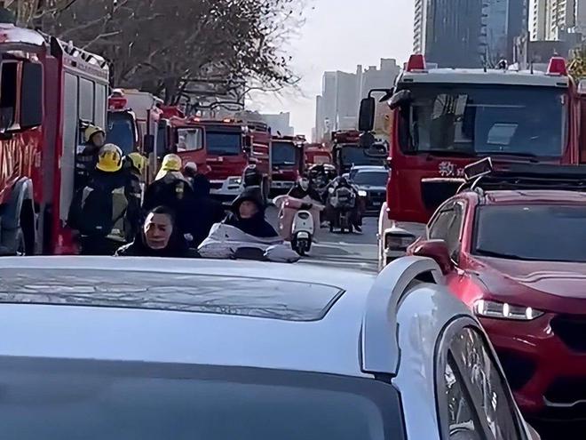 情人透露更多内情多家商户损失超数百万九游会J9入口郑州鞋城大火后续！知(图18)